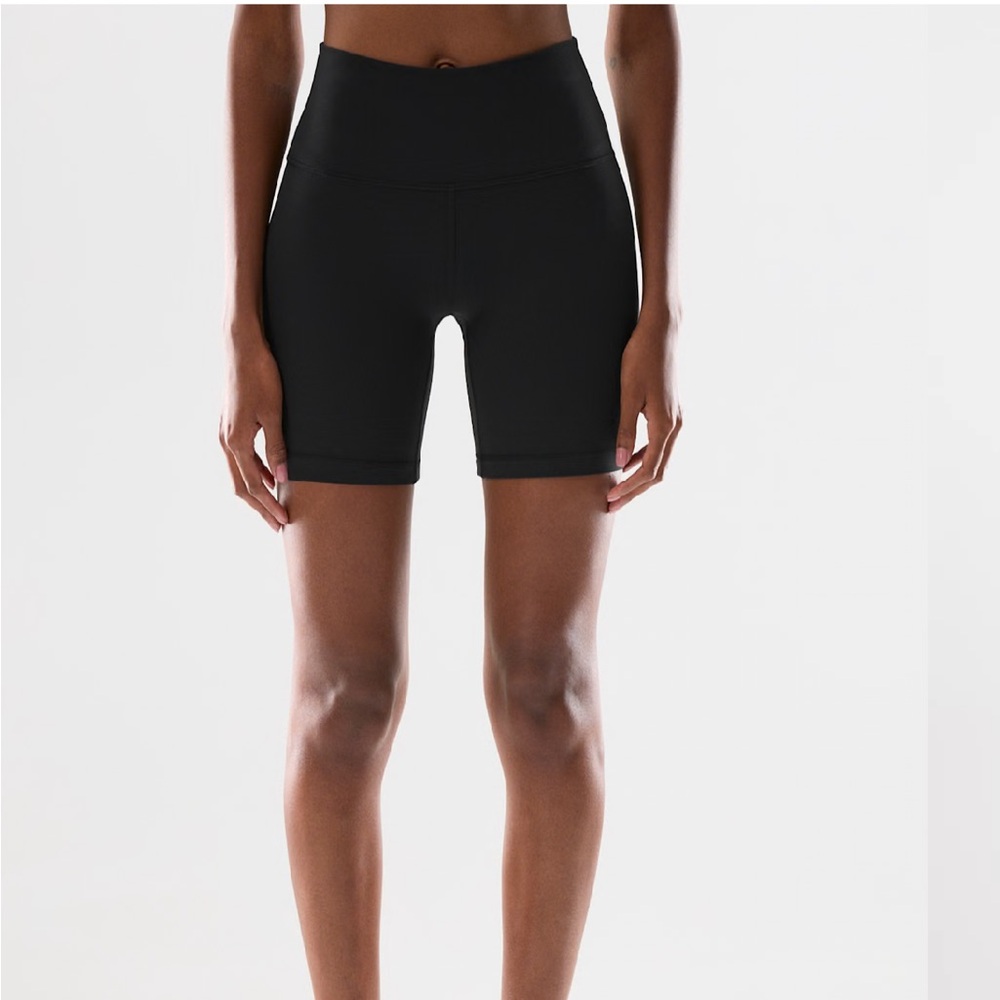 TNA BUTTER cheeky high-rise 7’ short